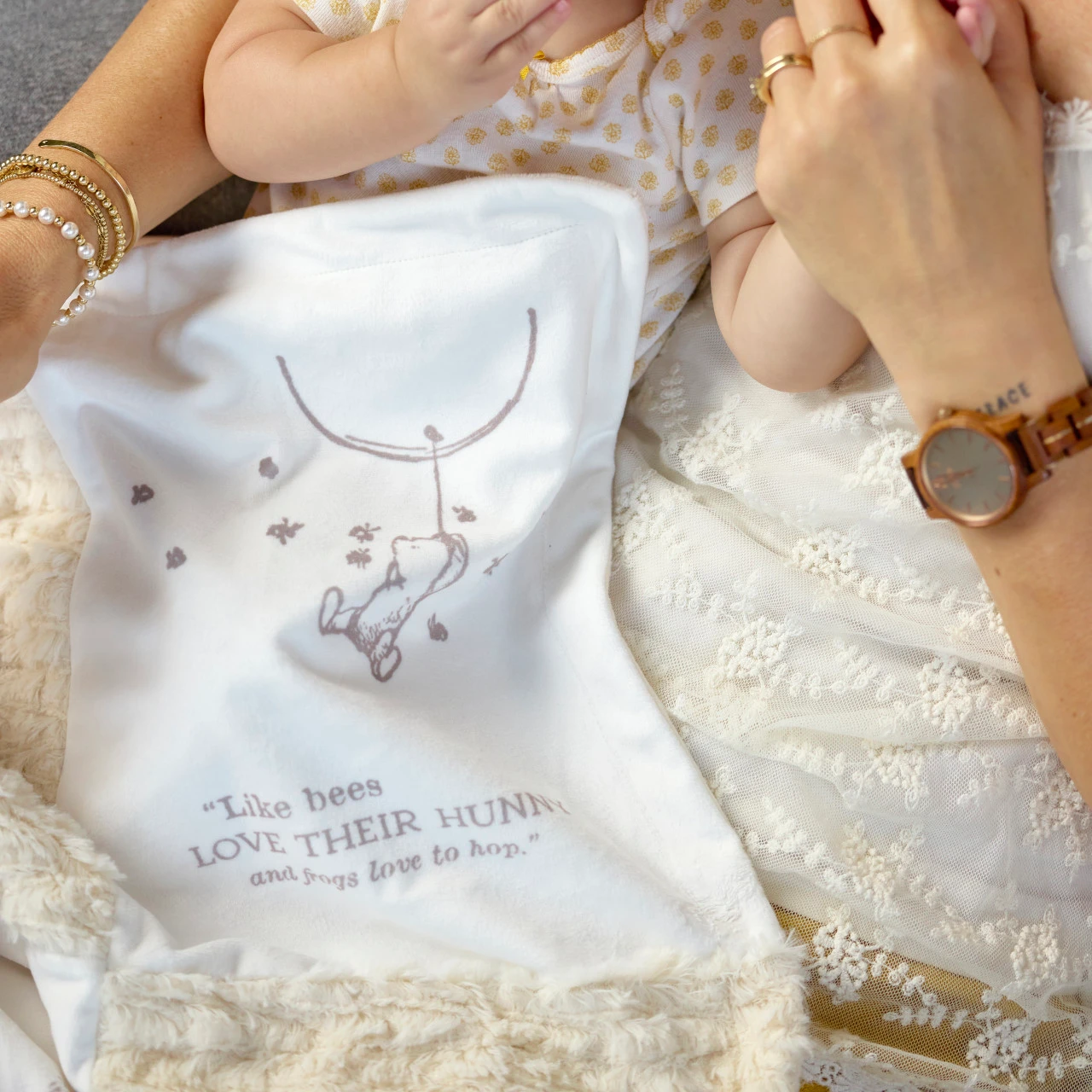 Winnie-the-Pooh All Of The Sweetness Neutral Blanket 30" x 40" thumbnail