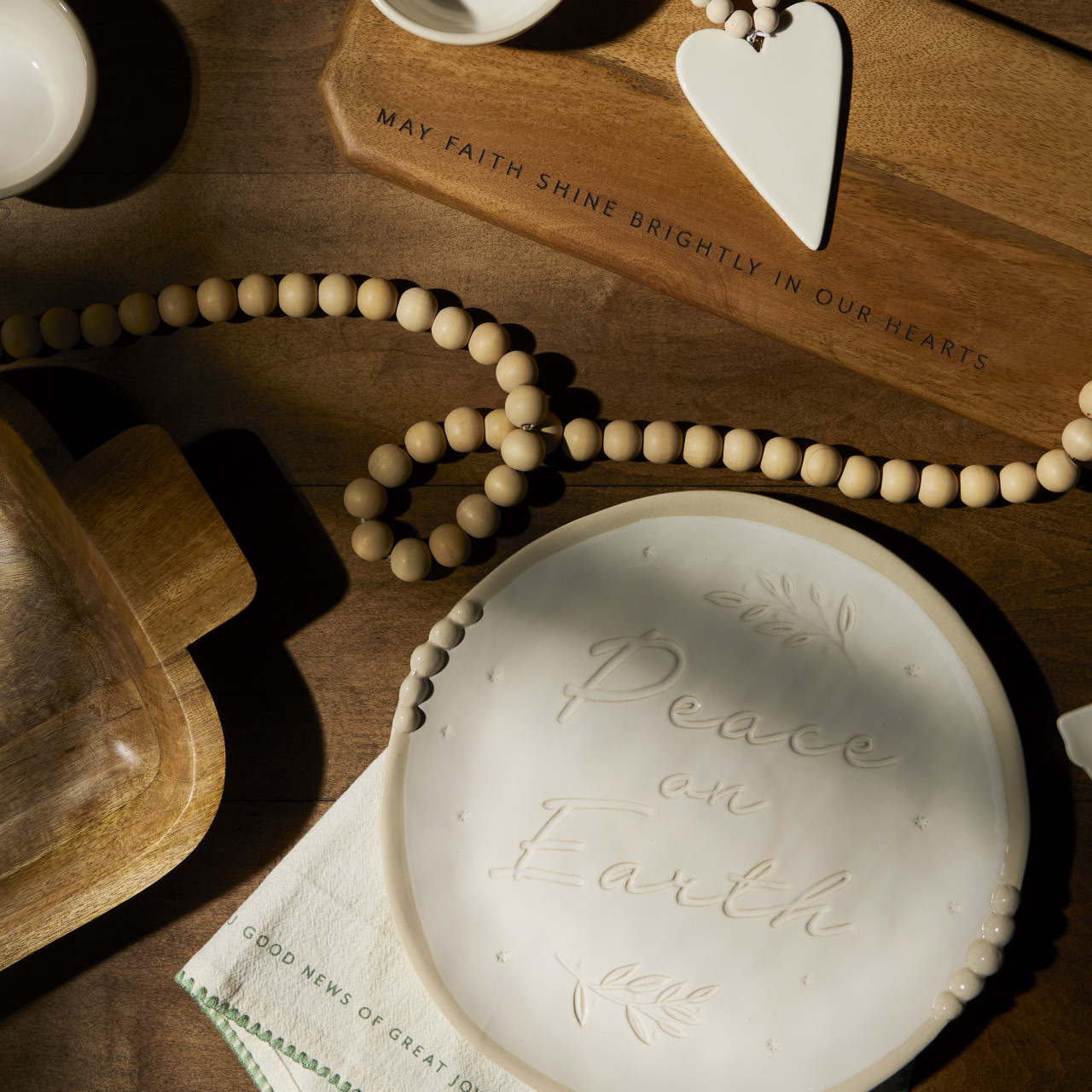 Peace on Earth Ceramic Round Plate thumbnail