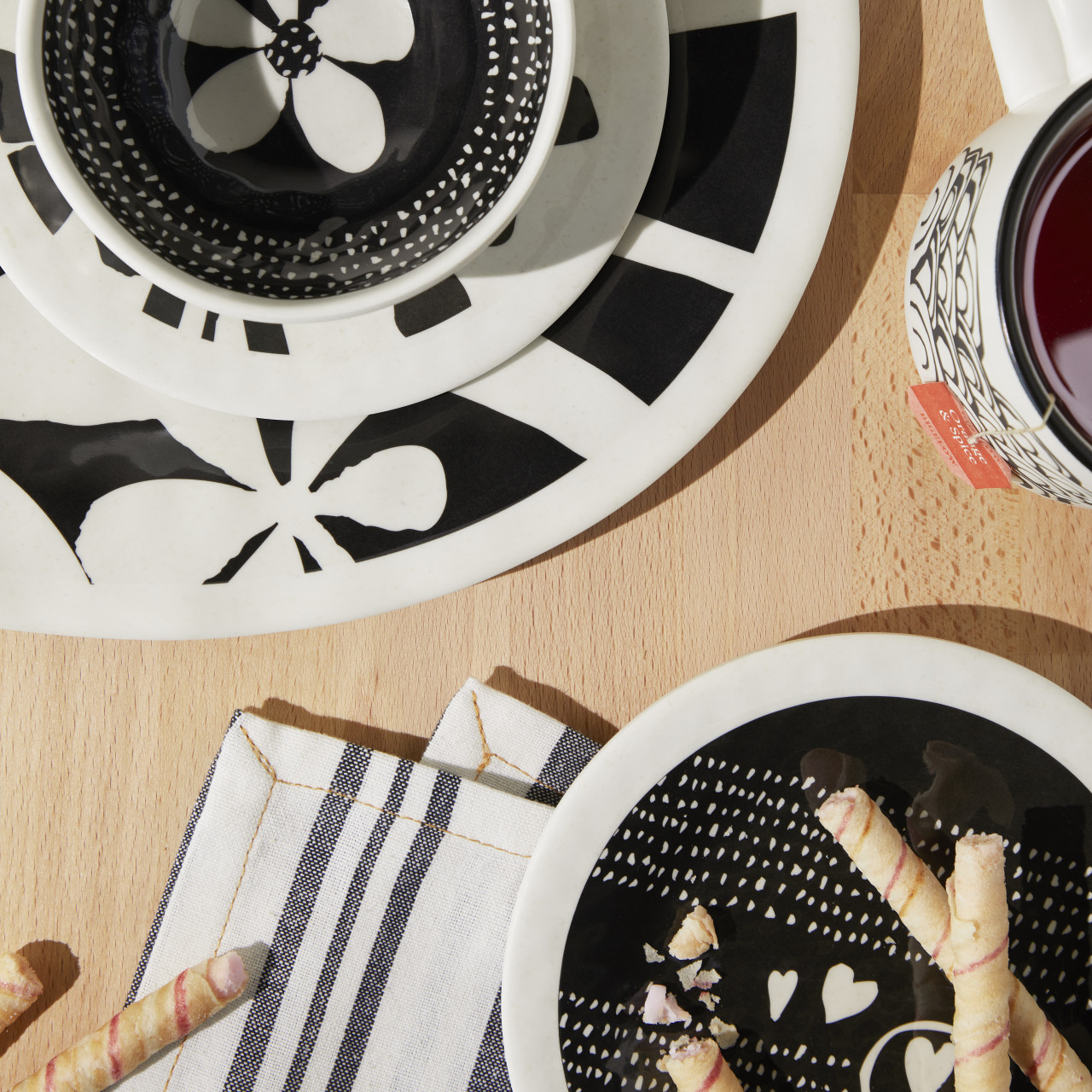 Bold Floral Large Melamine Oval Platter thumbnail