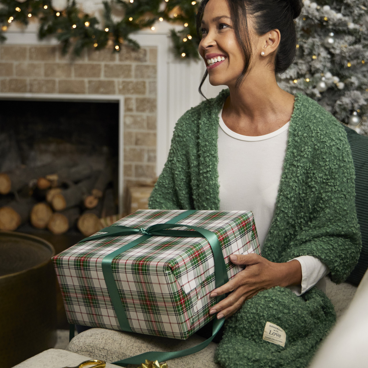 Giving Collection Vibrant Green Giving Shawl With Pockets thumbnail