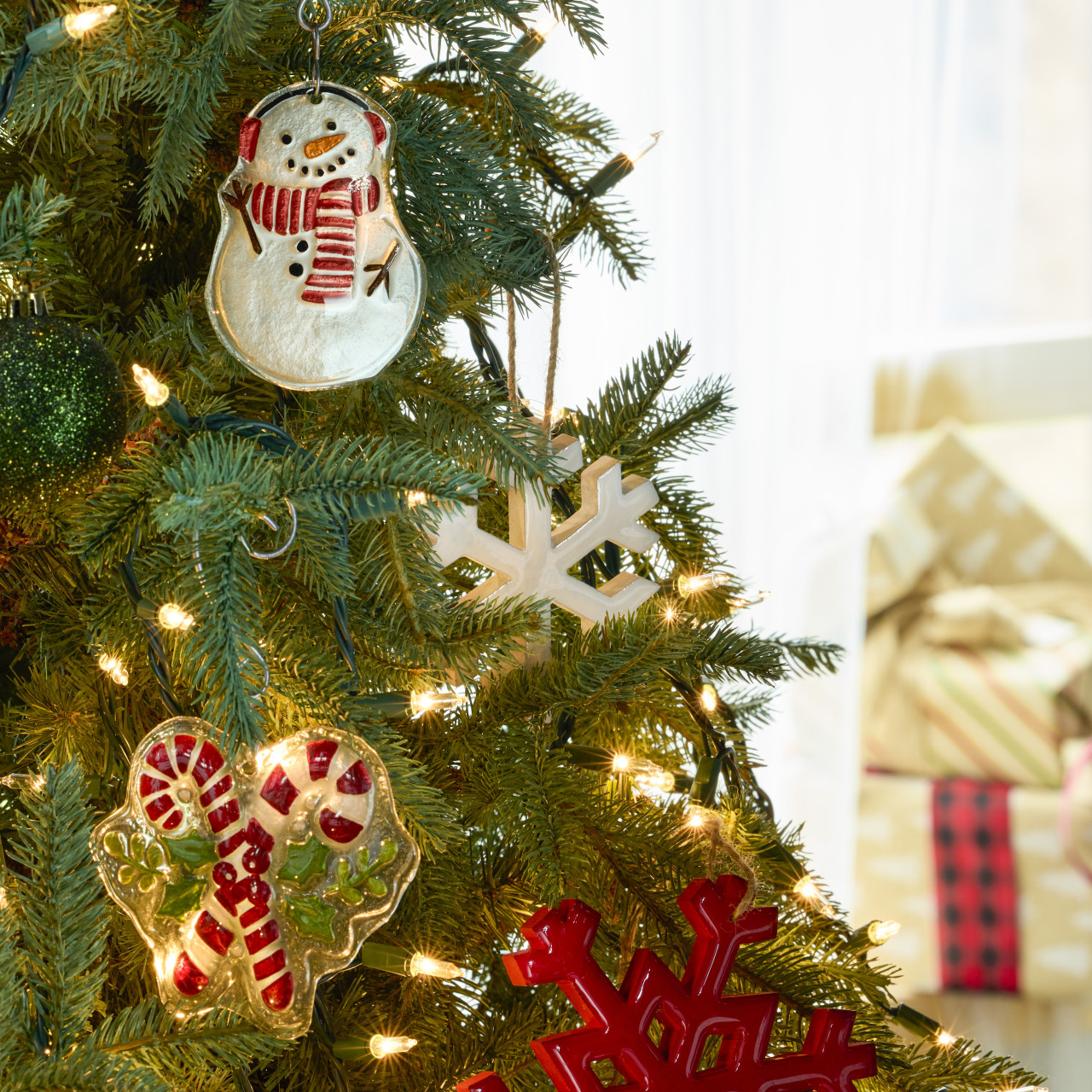 Snowman Glass Ornament thumbnail