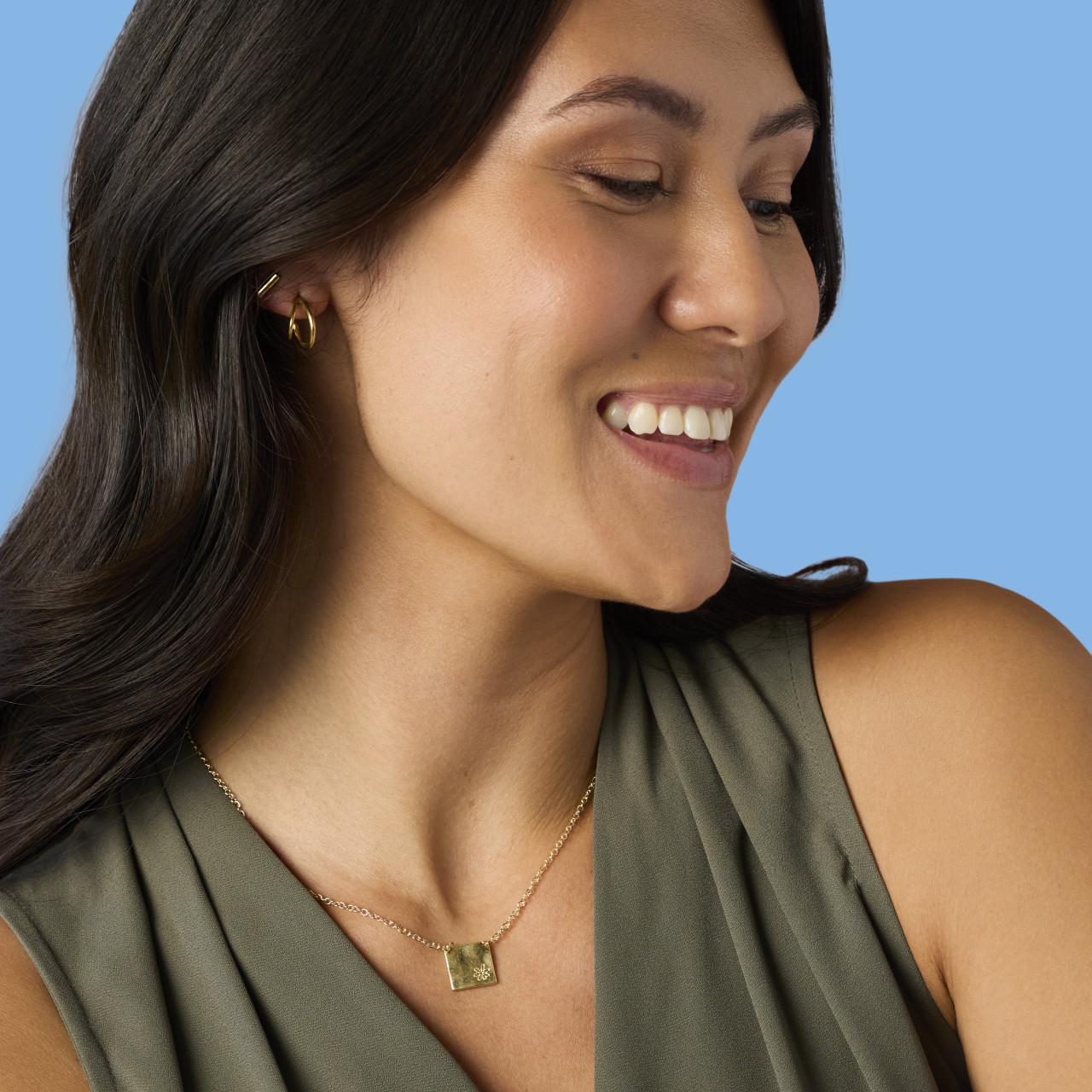 Daisy Charm Gold Necklace 16in thumbnail