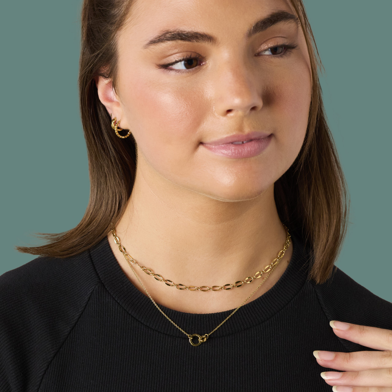 Gold Interlocking Necklace 16in thumbnail