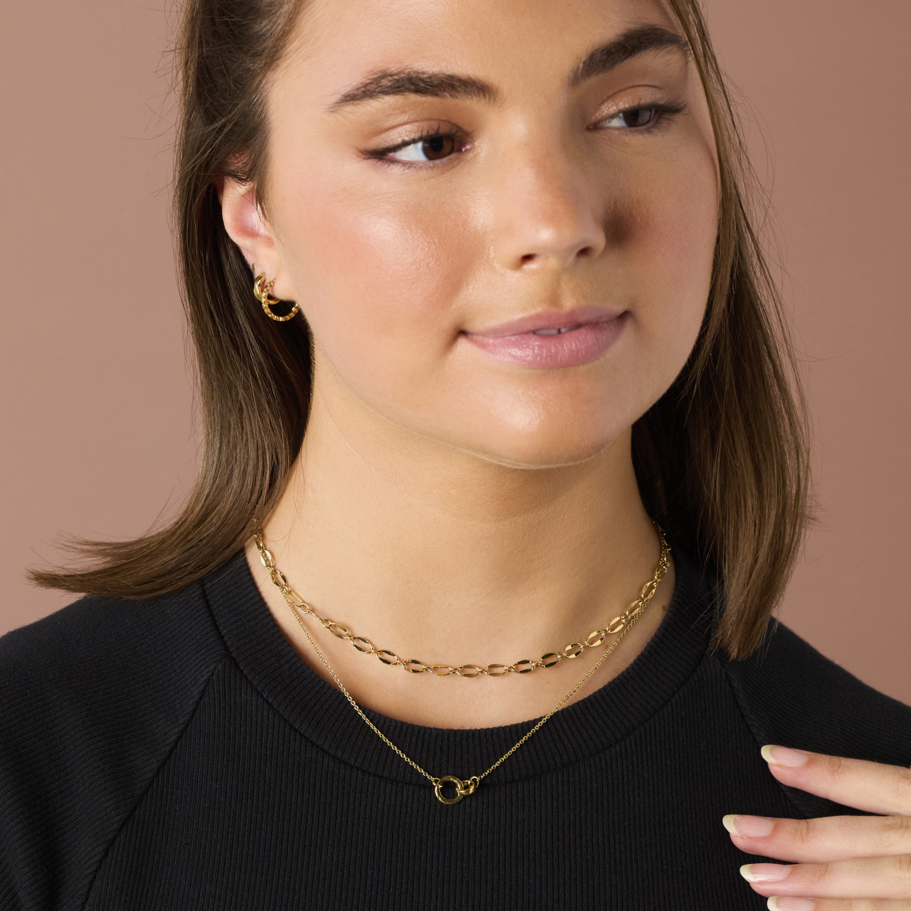 Gold Interlocking Necklace 16in thumbnail