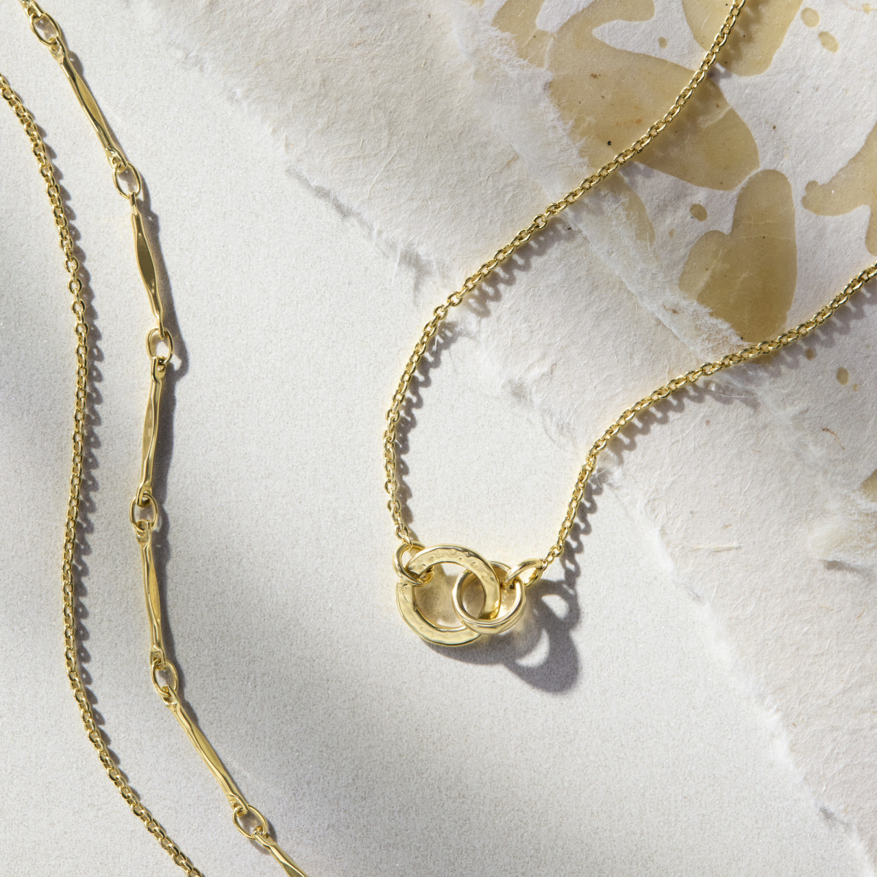 Gold Interlocking Necklace 16in thumbnail