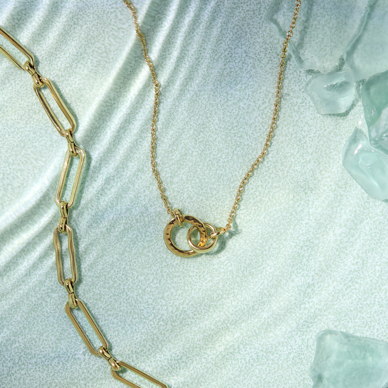Gold Interlocking Rings Necklace thumbnail