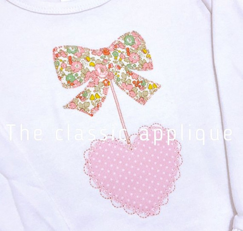 Scallop heart and bow blanket stitch applique Scallop heart and bow blanket stitch applique
