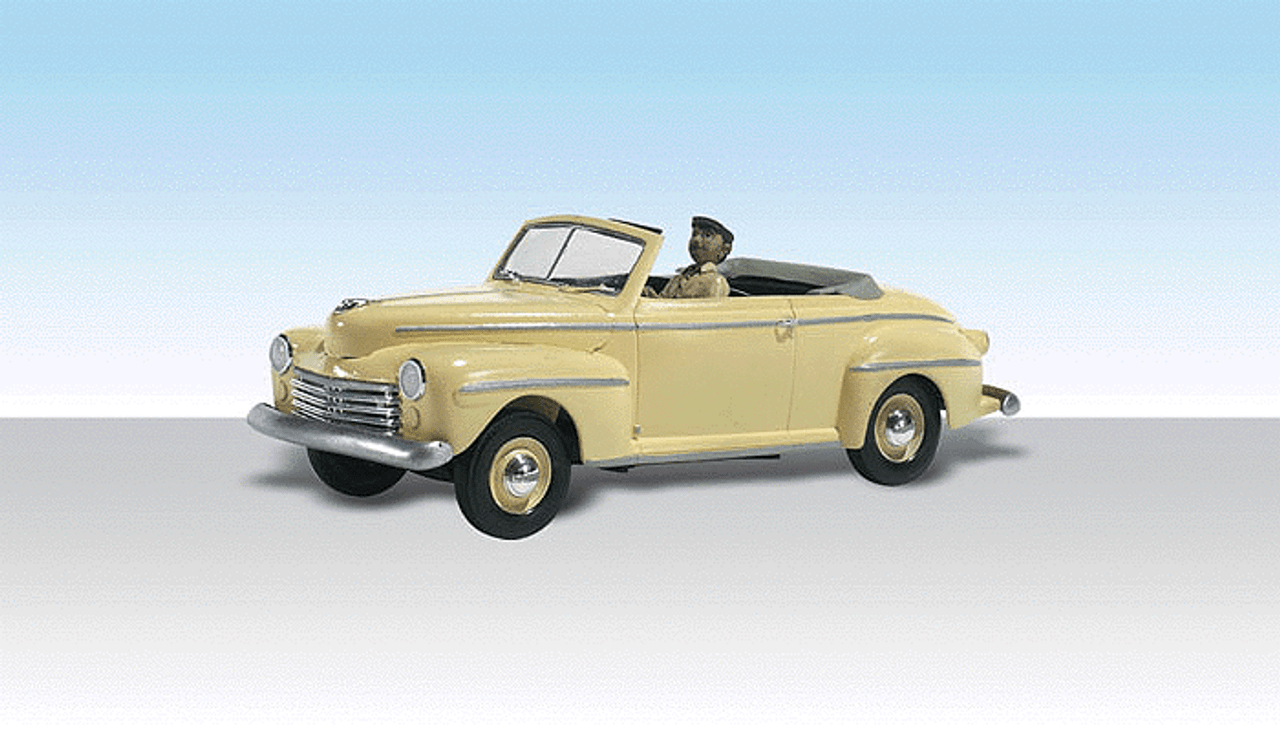 Roger's Rag Top - Assembled - AutoScenes(R) -- Convertible & 1 Figure