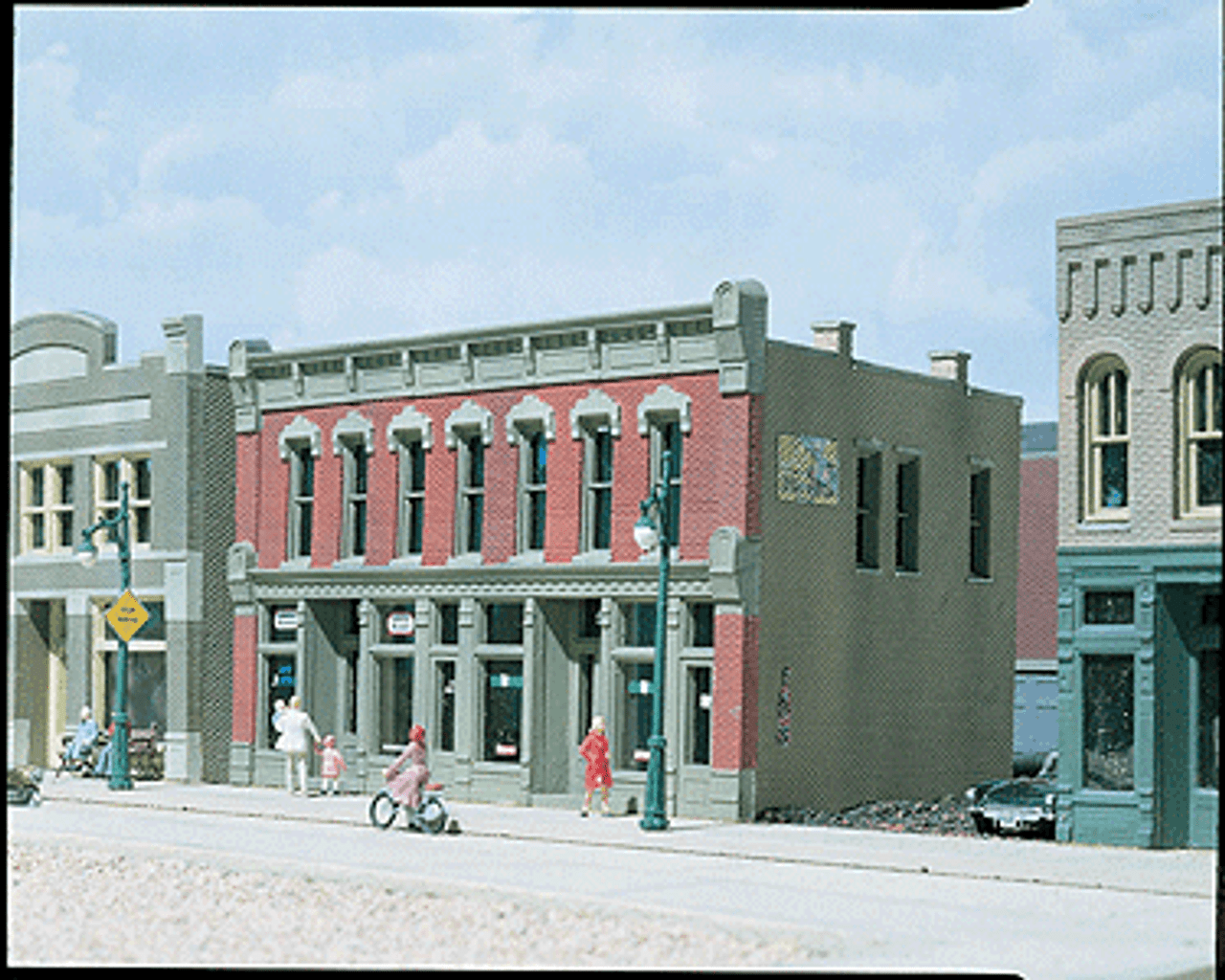 Front Street Building - Woodland Scenics DPM Landmark Structures(R) -- Kit - 5-3/4 x 4&quot;  14.7 x 10.2cm