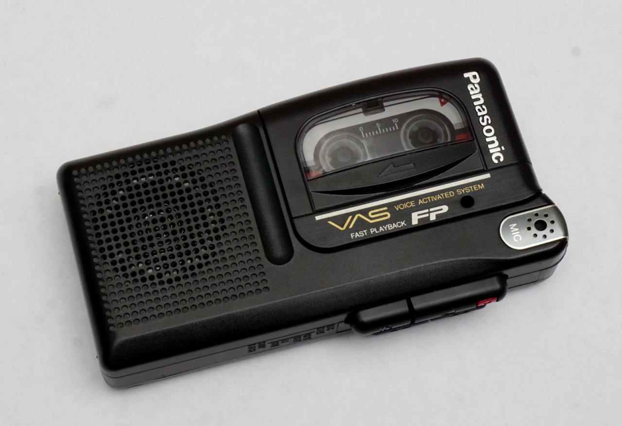 Panasonic Rn-302 Handheld Micro Cassette Voice Recorder - VOXEAGLE