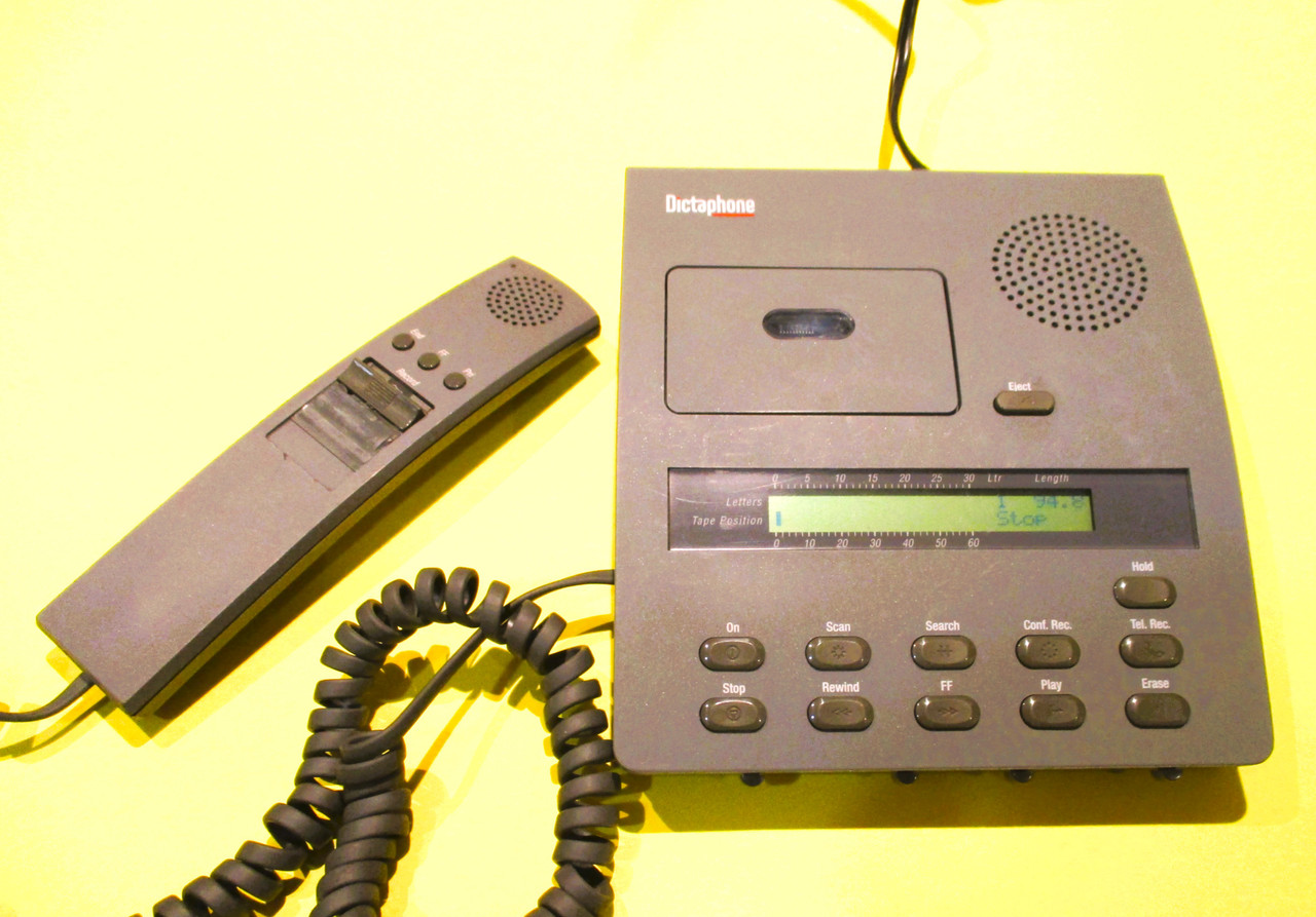 Dictaphone 3750 desktop recorder with microphone
