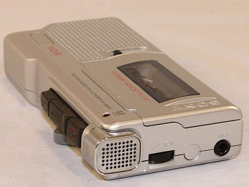 Sony M-560V Microcassette Handheld Voice Recorder connections