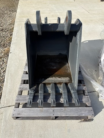 Case 24 Inch Backhoe Digging Bucket