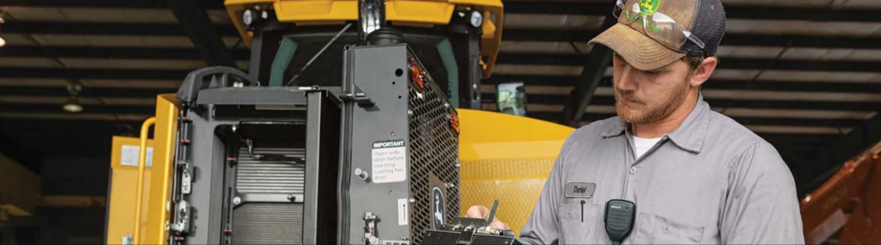 Who Makes John Deere Tractor Oil?