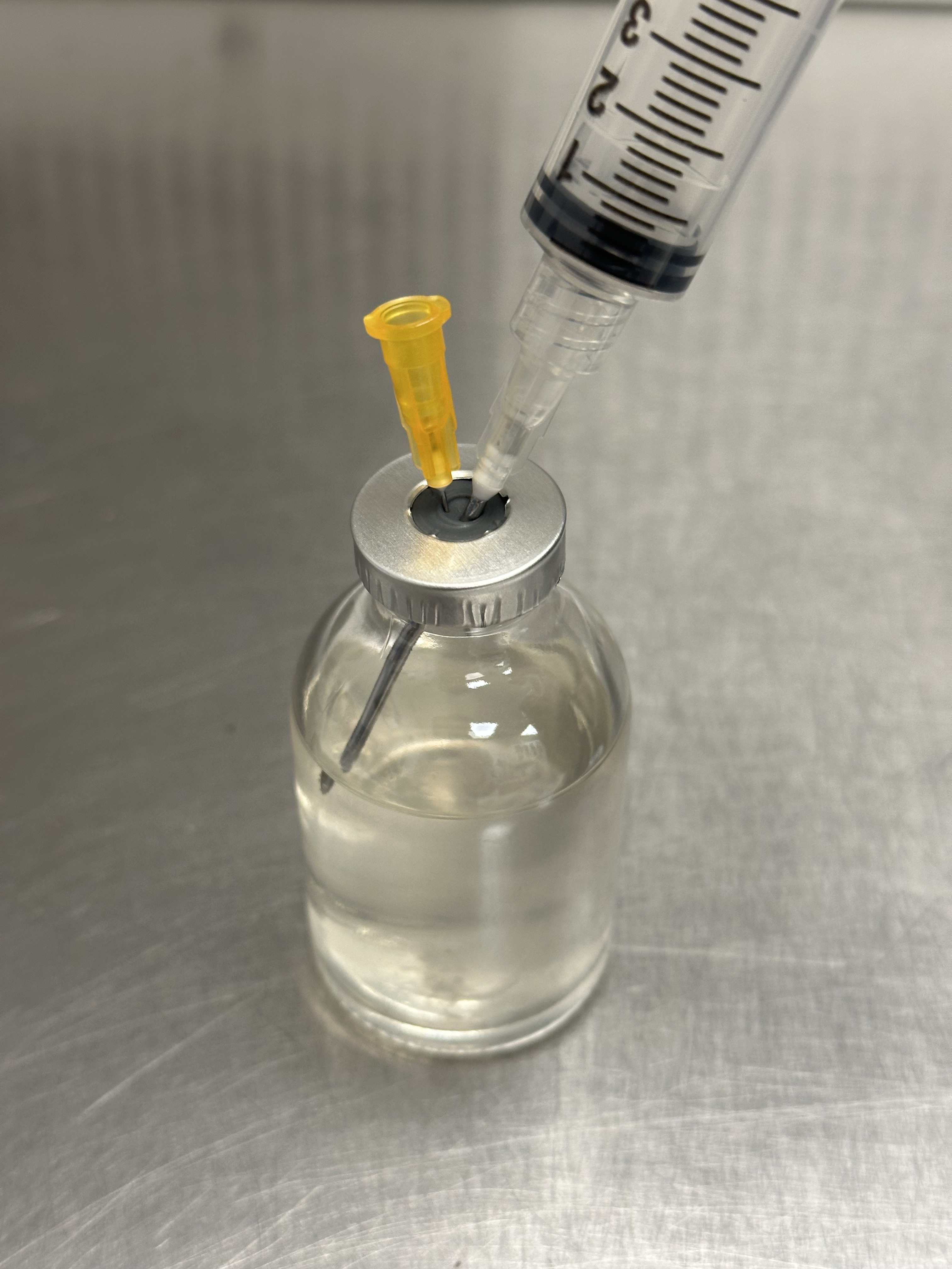 Using the yellow vent needle for pressure equalization