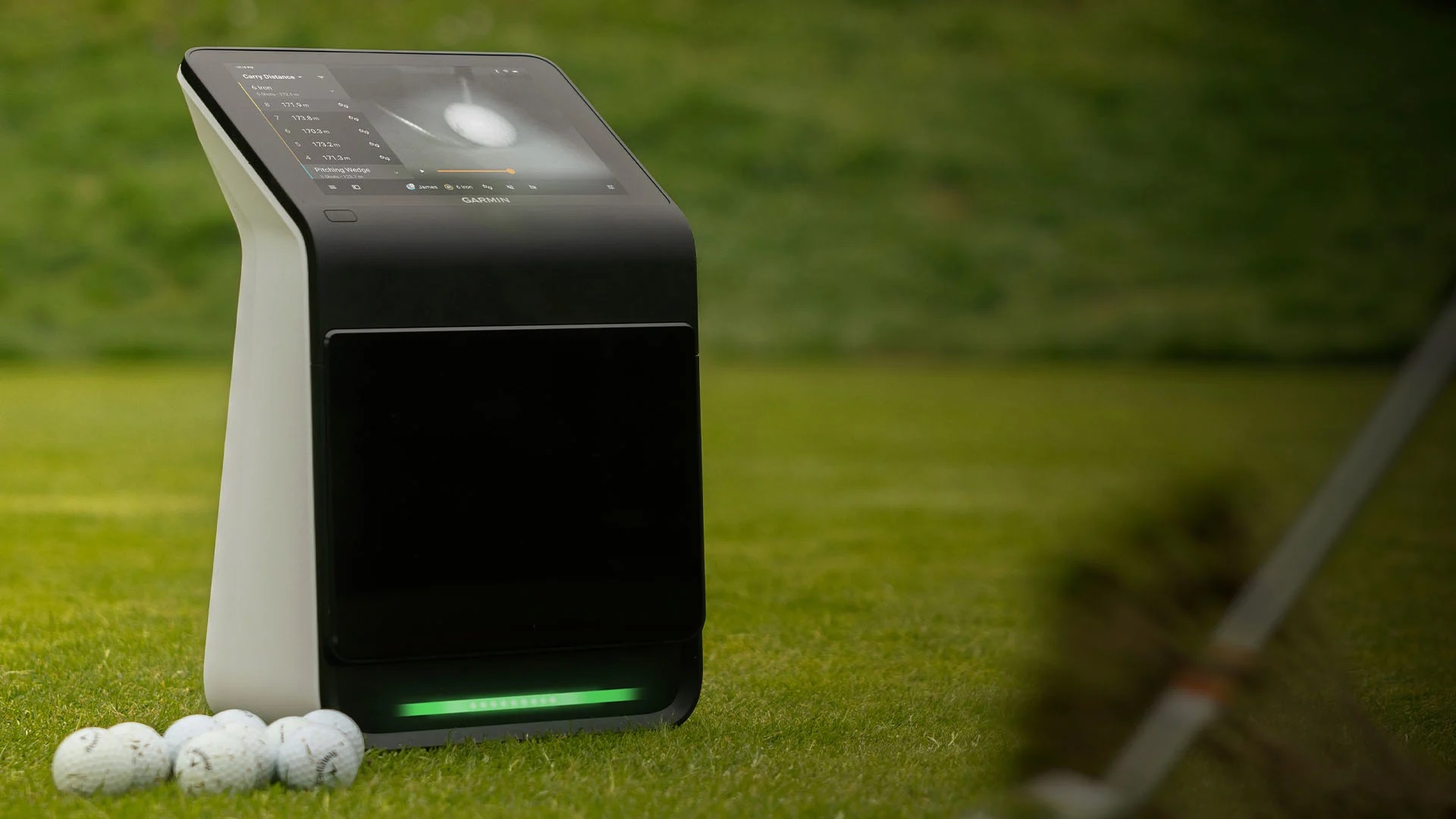 PERFECT YOUR FORM WITH PRECISION METRICS CAPTURED BY
3 HIGH-SPEED CAMERAS