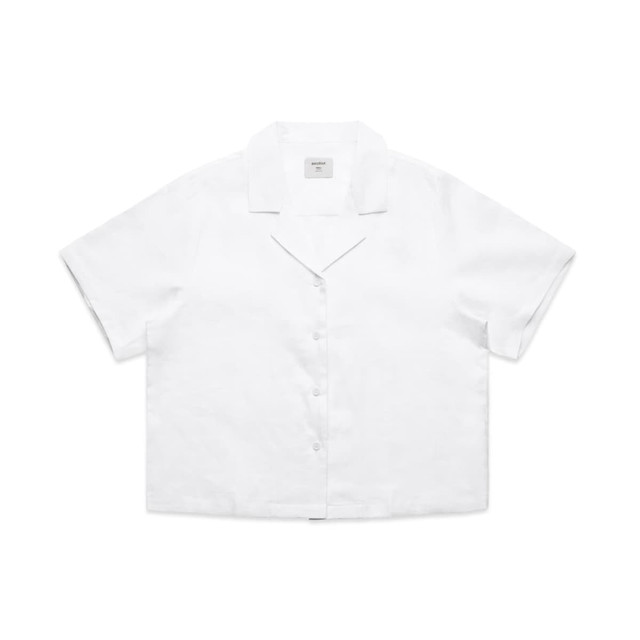 A white short-sleeve button-up shirt made of linen with a collar and a logo.