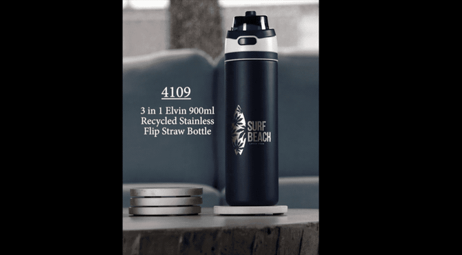 A drink bottle in dark blue with a flip straw lid, featuring a silver logo and standing on a white base.