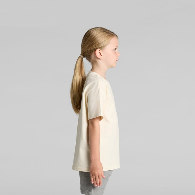 A kids' classic tee in a light beige colour, shown from the side, with short sleeves and a straight cut.