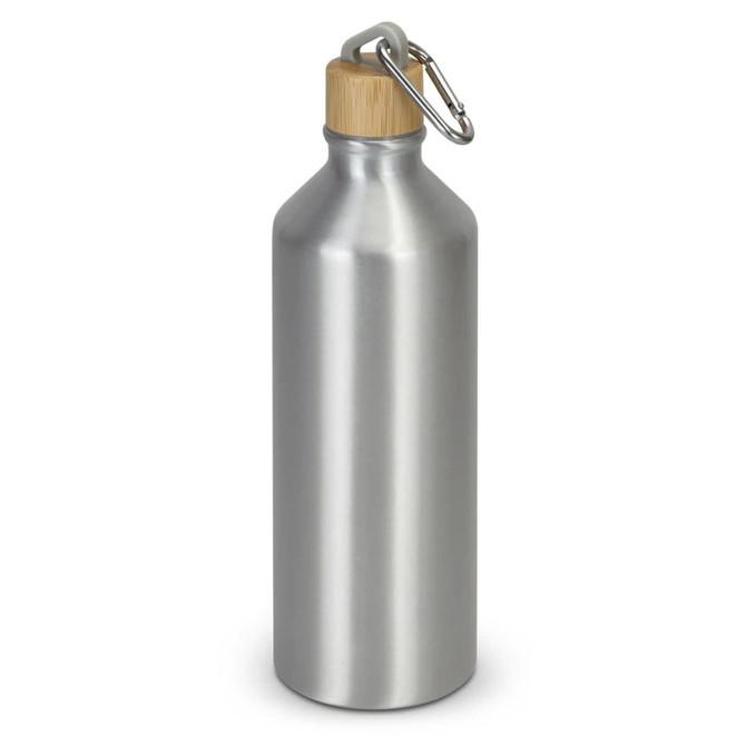 A drink bottle in stainless steel with a wooden cap and a carabiner clip, featuring a sleek and minimalist design.
