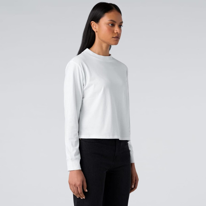 A long-sleeve white t-shirt displayed on a model, featuring a simple design and round neckline.