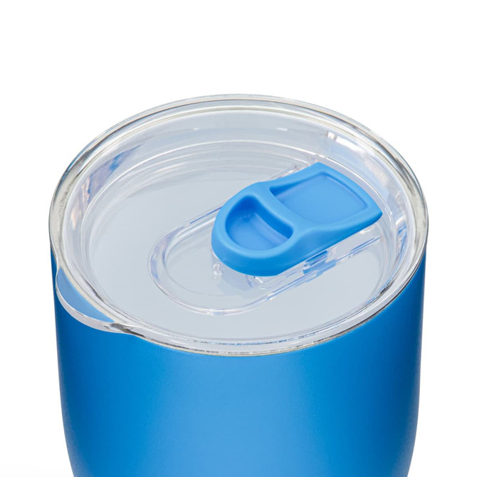 A drink bottle with a blue exterior and a clear lid featuring a blue slider opening.