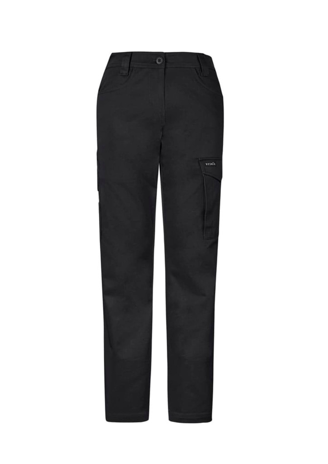 Cargo pants in black with a fitted design, featuring side pockets and a logo tag.