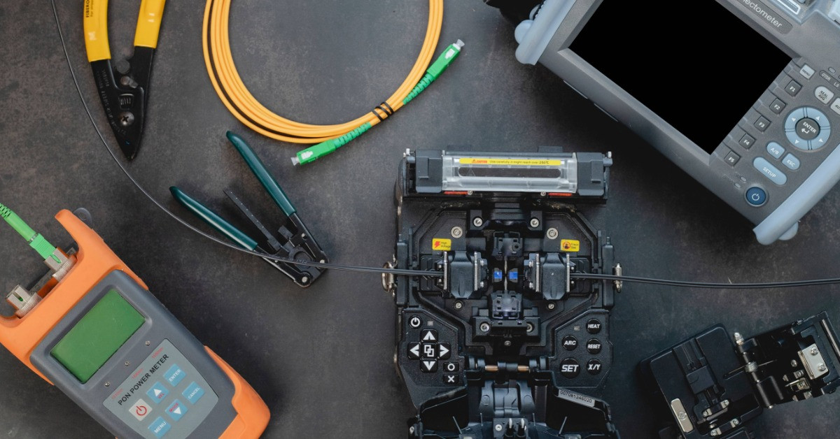 Integrating OTDRs Into Fixed Splicing Trailer Benches