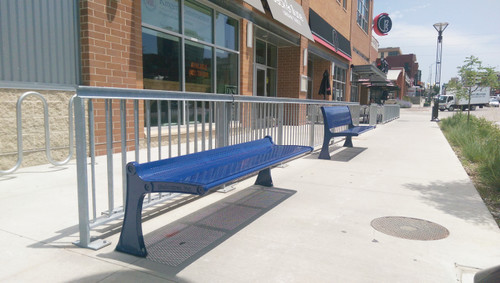 The Canopy collection is comprised of backed and backless aluminum park benches featuring a cantilever seating surface.