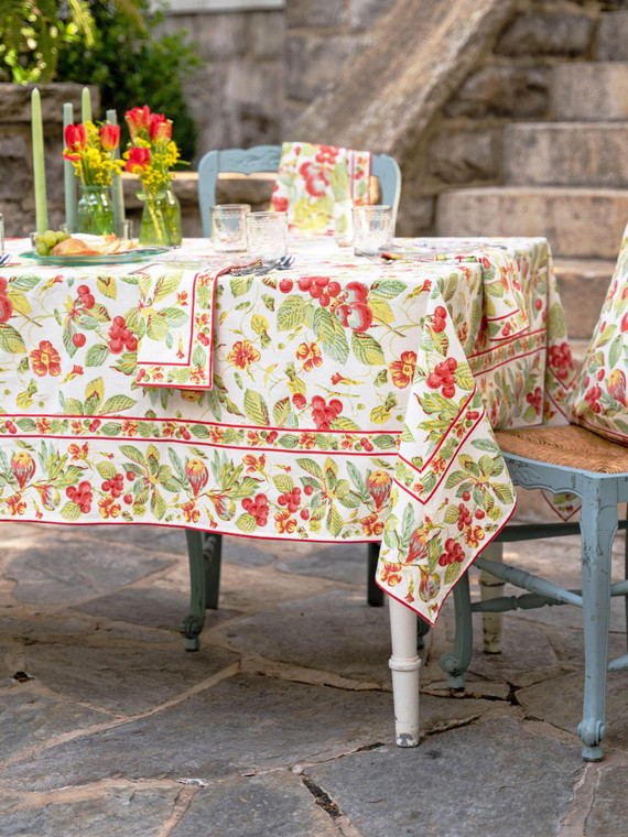 In The Garden Table Cloth