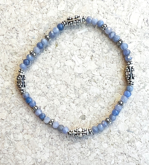 Tanzanite and silver stretchy bracelet
