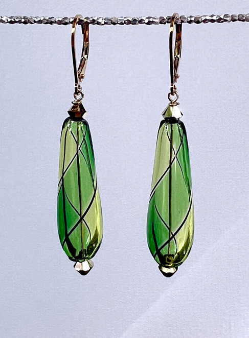 Grass and emerlad green yin yang Murano glass "goccia" earrings