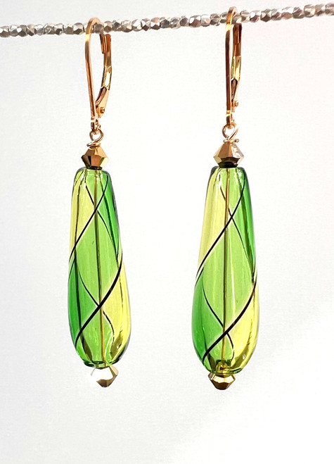 Grass and emerlad green yin yang Murano glass "goccia" earrings