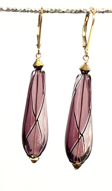 Aubergine and light amethyst Murano glass yin yang "goccia" earrings