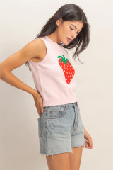 STRAWBERRY SLEEVELESS KNIT TOP
