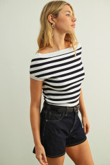 CAP SLEEVE BOAT NECK STRIPE TOP
