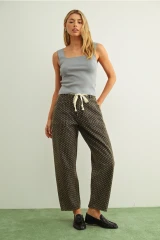 ESSENTIAL SLEEVELESS RIBBED KNIT TOP