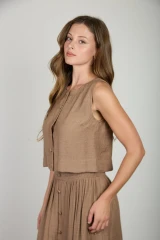 TEXTURED BUTTON DOWN SLEEVELESS TOP