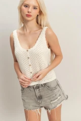 SCALLOP EDGE BUTTON FRONT TANK TOP