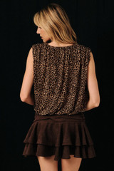 ROUND NECK SLEEVELESS DRAPED KNIT LEOPARD TOP