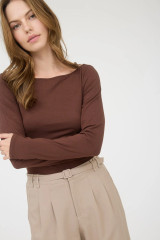 BOAT NECKLINE LONG SLEEVES BASIC TOP