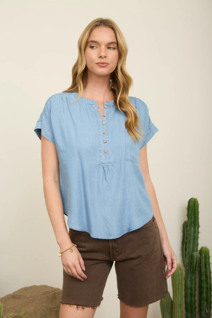HENLEY RUCHED SHOULDER SHORT SLEEVE TOP