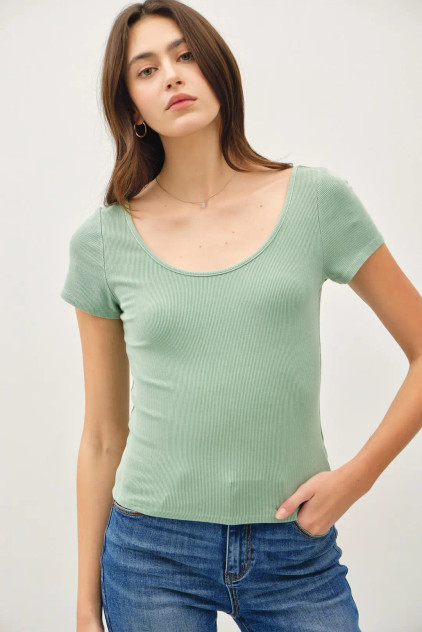 RIBBED SCOOP NECK BASIC TEE