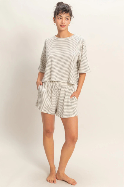 STRIPED ELASTIC SIDE POCKETS SHORT