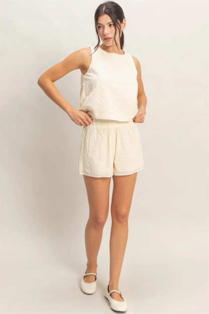 EYELET LINED ELASTIC SHORT