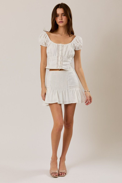 MID WAISTED LACE TRIM DETAIL MINI SKIRT