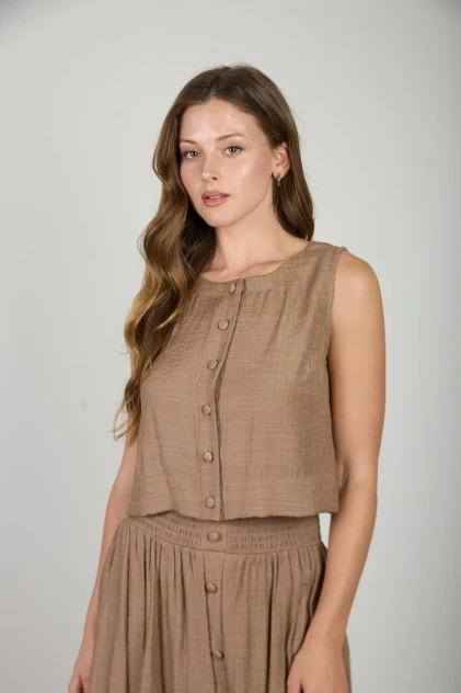 TEXTURED BUTTON DOWN SLEEVELESS TOP