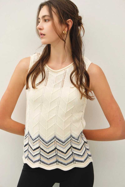 CHEVRON PATTERNED SLEEVELESS KNT TOP