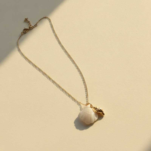 SEASHELL PENDANT NECKLACE DAINTY MOTHER OF PEARL & CONCH