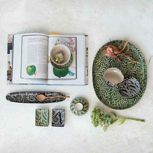 STONEWARE DISH WITH WAX RELIEF BOTANICALS